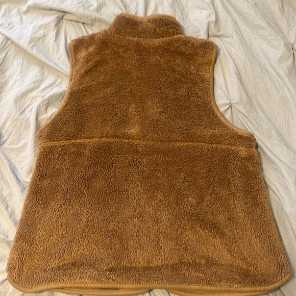 NWT Brown Fuzzy Vest Size Medium - Picture 3 of 4